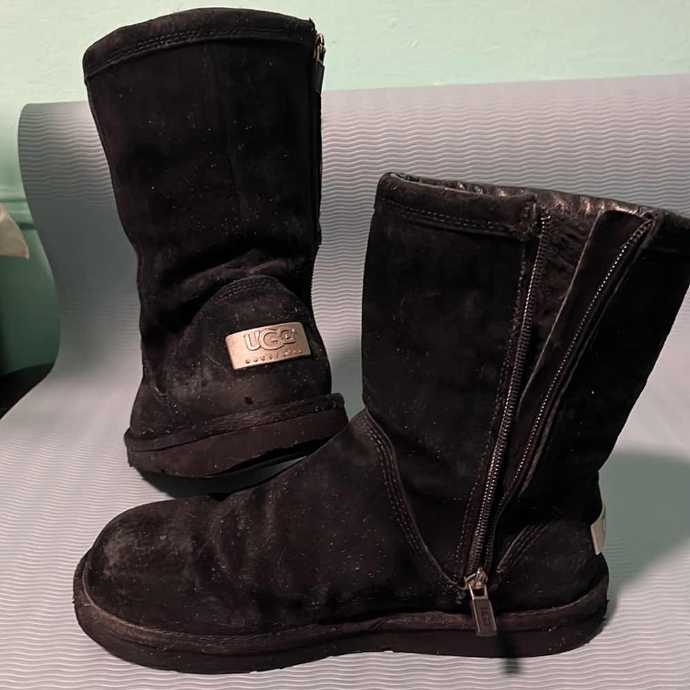 Ugg Size 7 - image 6